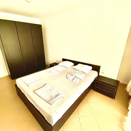 Grand Kamelia Sunny