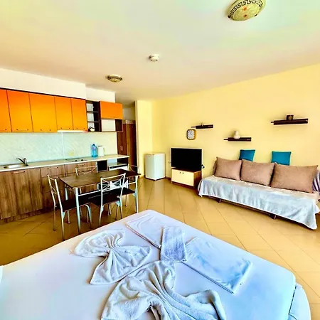 Grand Kamelia Sunny Апартаменти *