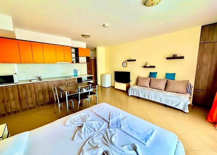 Grand Kamelia Sunny Апартаменти *